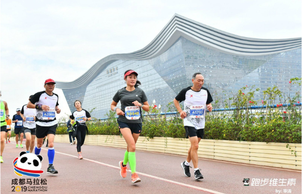 她，用“奔跑”助力成都“赛事名城”